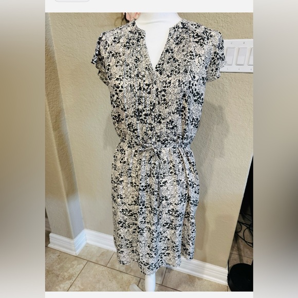 H & M SZ Sm lined Black&White Print Dress pit2pit 19” Length39” waist 15” + - Picture 1 of 12